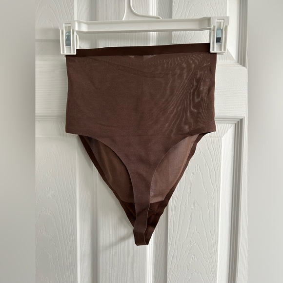 Skims Sheer Sculpt Bandeau and High-waisted Thong Set Size Medium - Picture 13 of 15